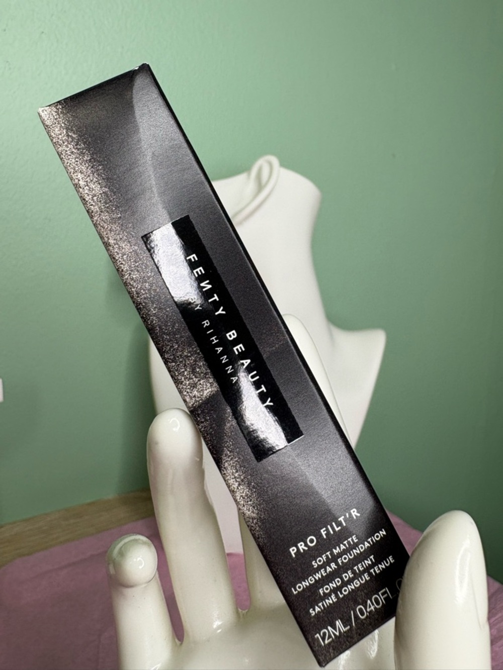 Fenty Beauty  by  Rihanna Pro Filt'r Packaging in Black and White